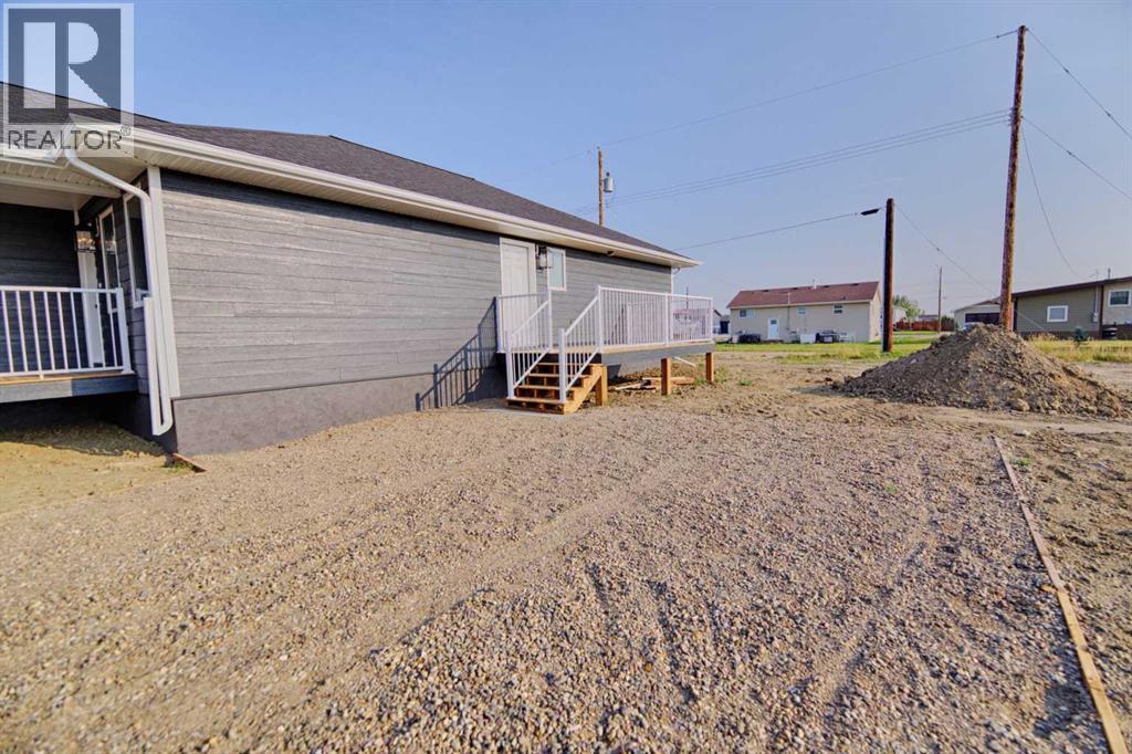 425 Pensacola Road, Enchant, Alberta  T0K 0V0 - Photo 28 - A2255402