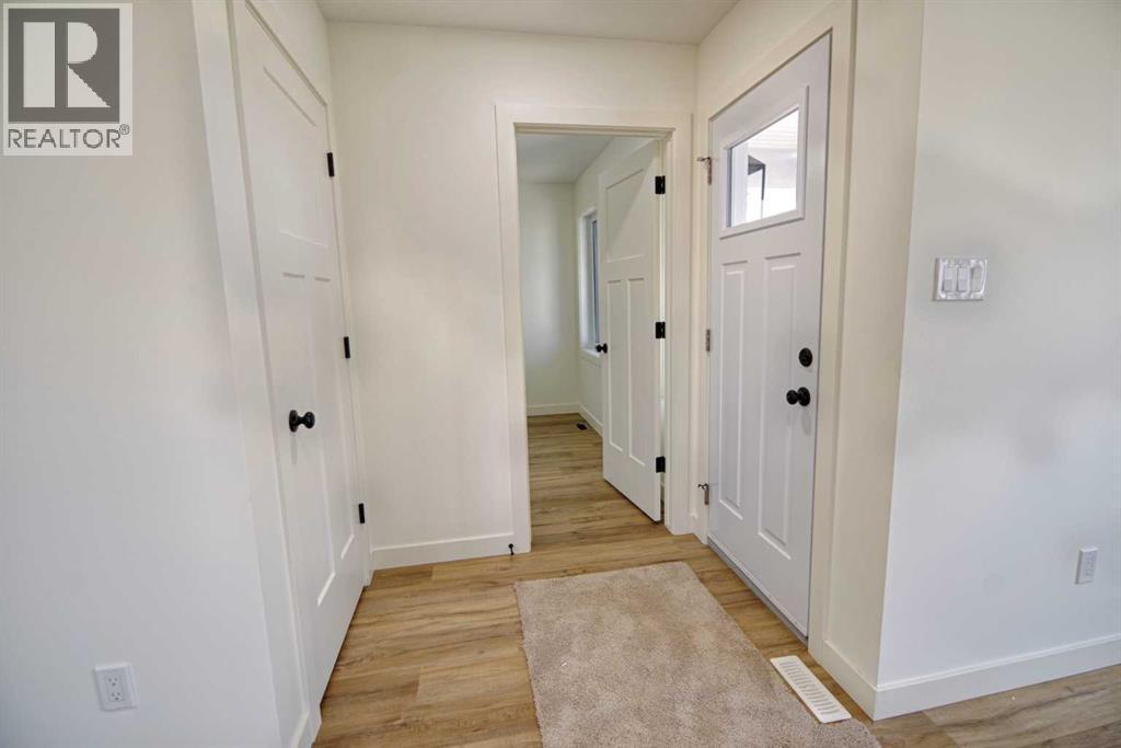 425 Pensacola Road, Enchant, Alberta  T0K 0V0 - Photo 3 - A2255402