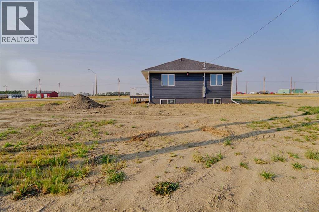 425 Pensacola Road, Enchant, Alberta  T0K 0V0 - Photo 30 - A2255402