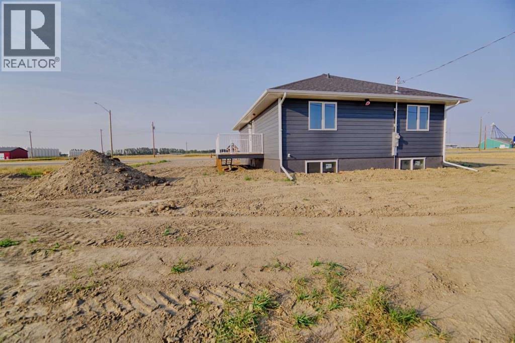 425 Pensacola Road, Enchant, Alberta  T0K 0V0 - Photo 31 - A2255402