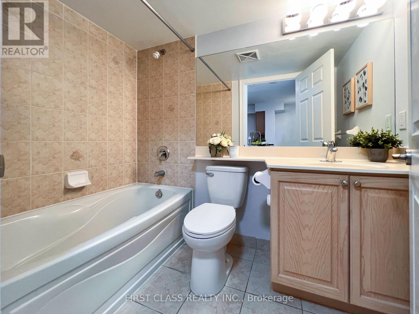 814 - 15 Greenview Avenue, Toronto, Ontario  M2M 4M7 - Photo 10 - C12390230