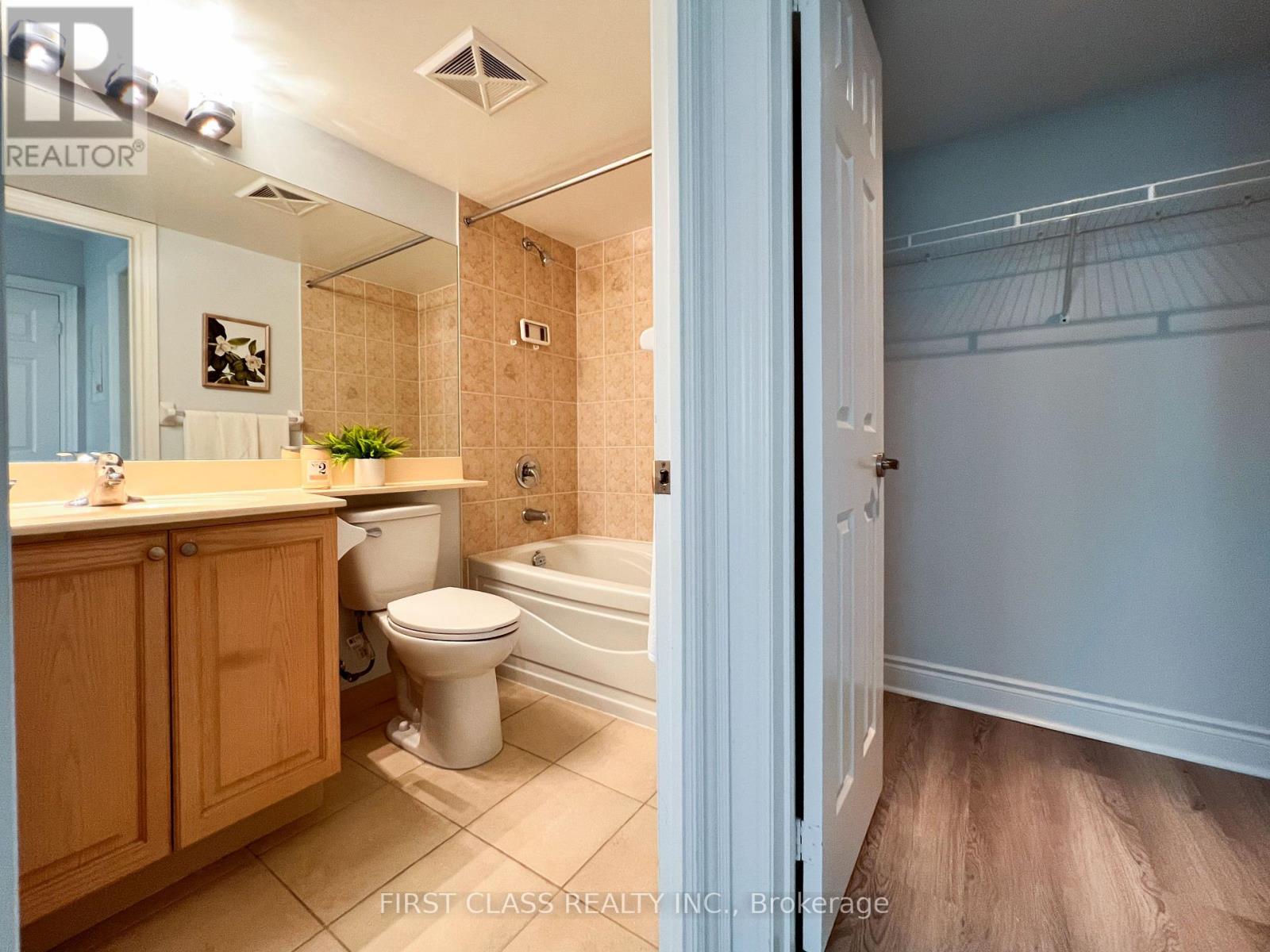 814 - 15 Greenview Avenue, Toronto, Ontario  M2M 4M7 - Photo 13 - C12390230