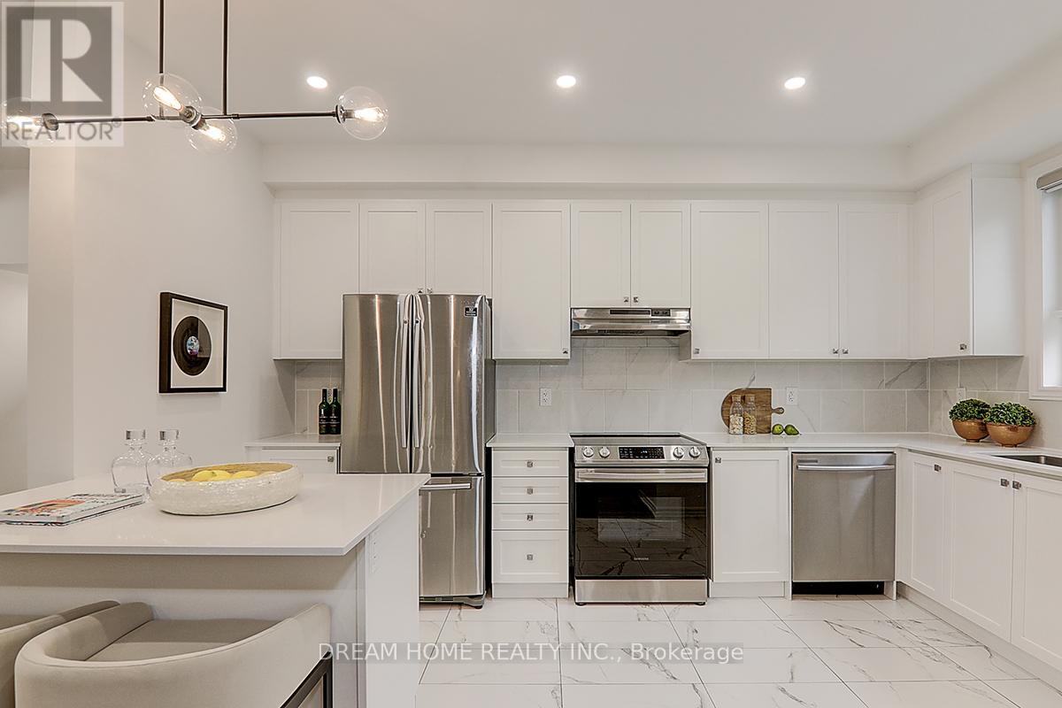 15 Chicago Lane, Markham, Ontario  L6E 2B9 - Photo 17 - N12390217