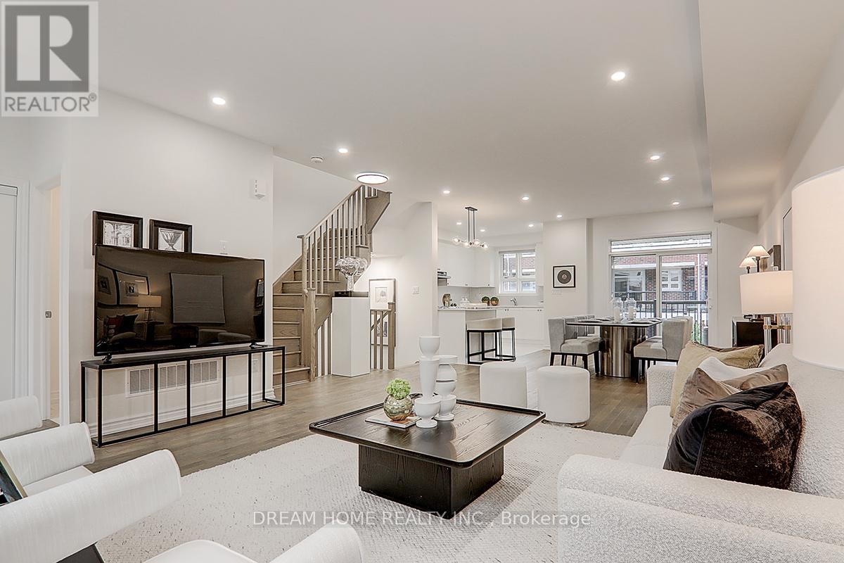 15 Chicago Lane, Markham, Ontario  L6E 2B9 - Photo 3 - N12390217