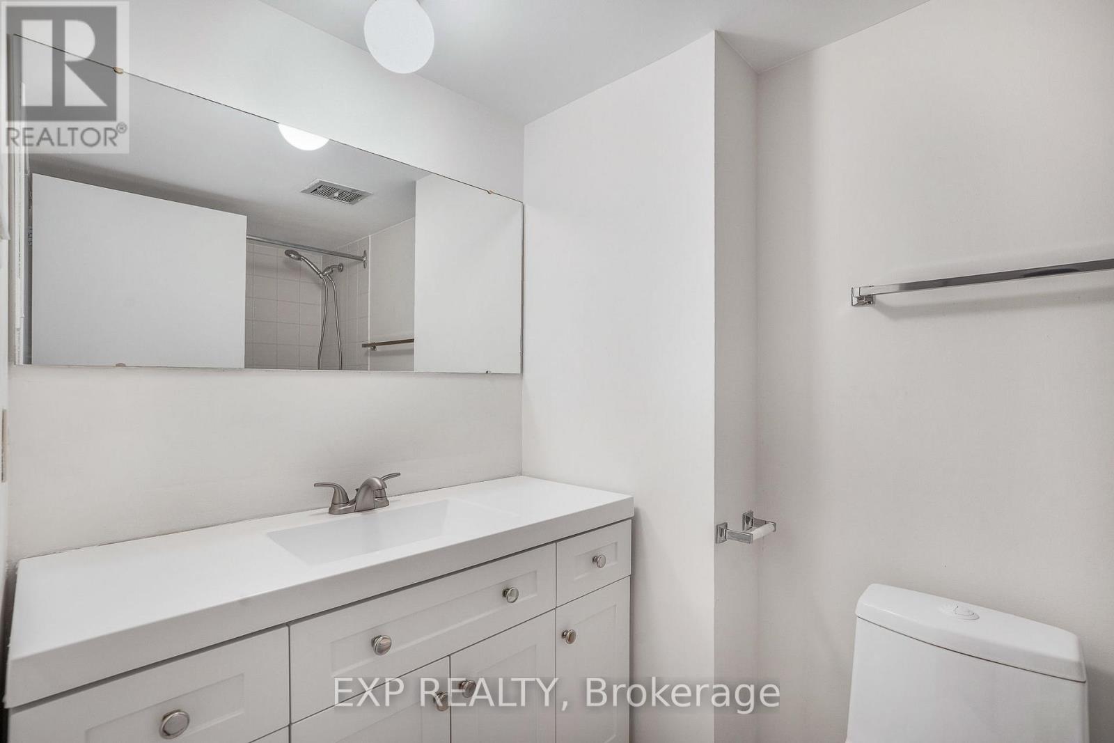 204 - 475 Laurier Avenue W, Ottawa, Ontario  K1R 7X1 - Photo 10 - X12390250