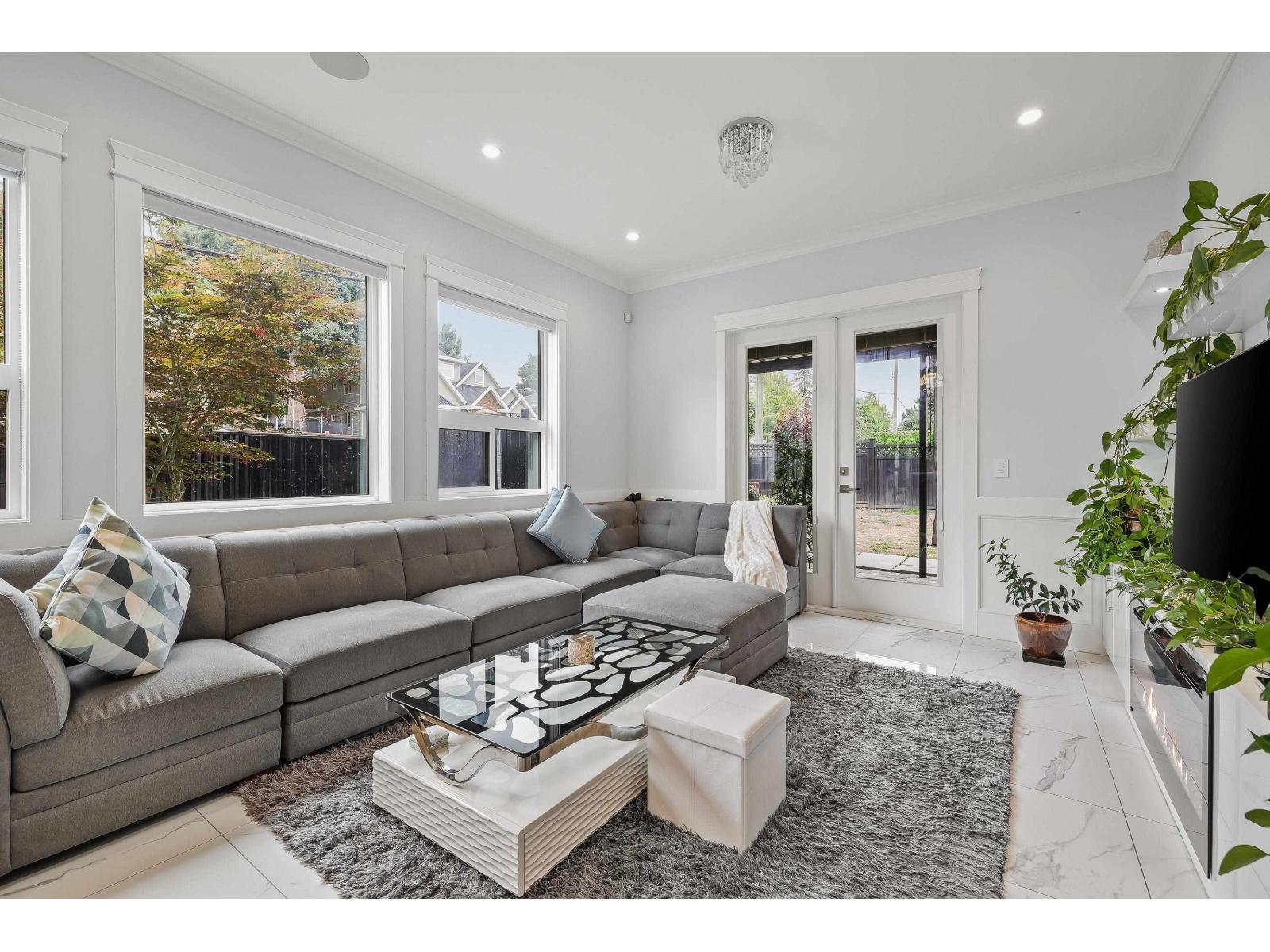 Property at 14218 69A AVENUE image 5