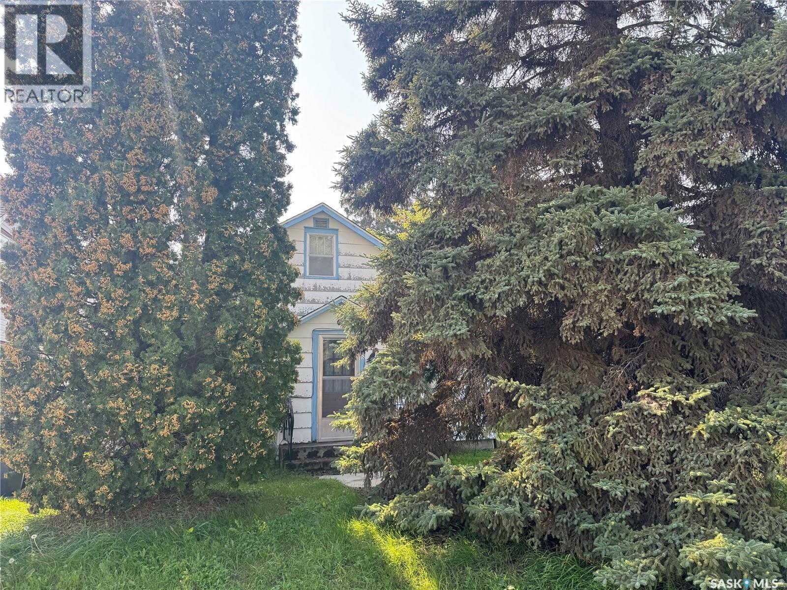 218 4th Street W, Nipawin, Saskatchewan  S0E 1E0 - Photo 2 - SK017828