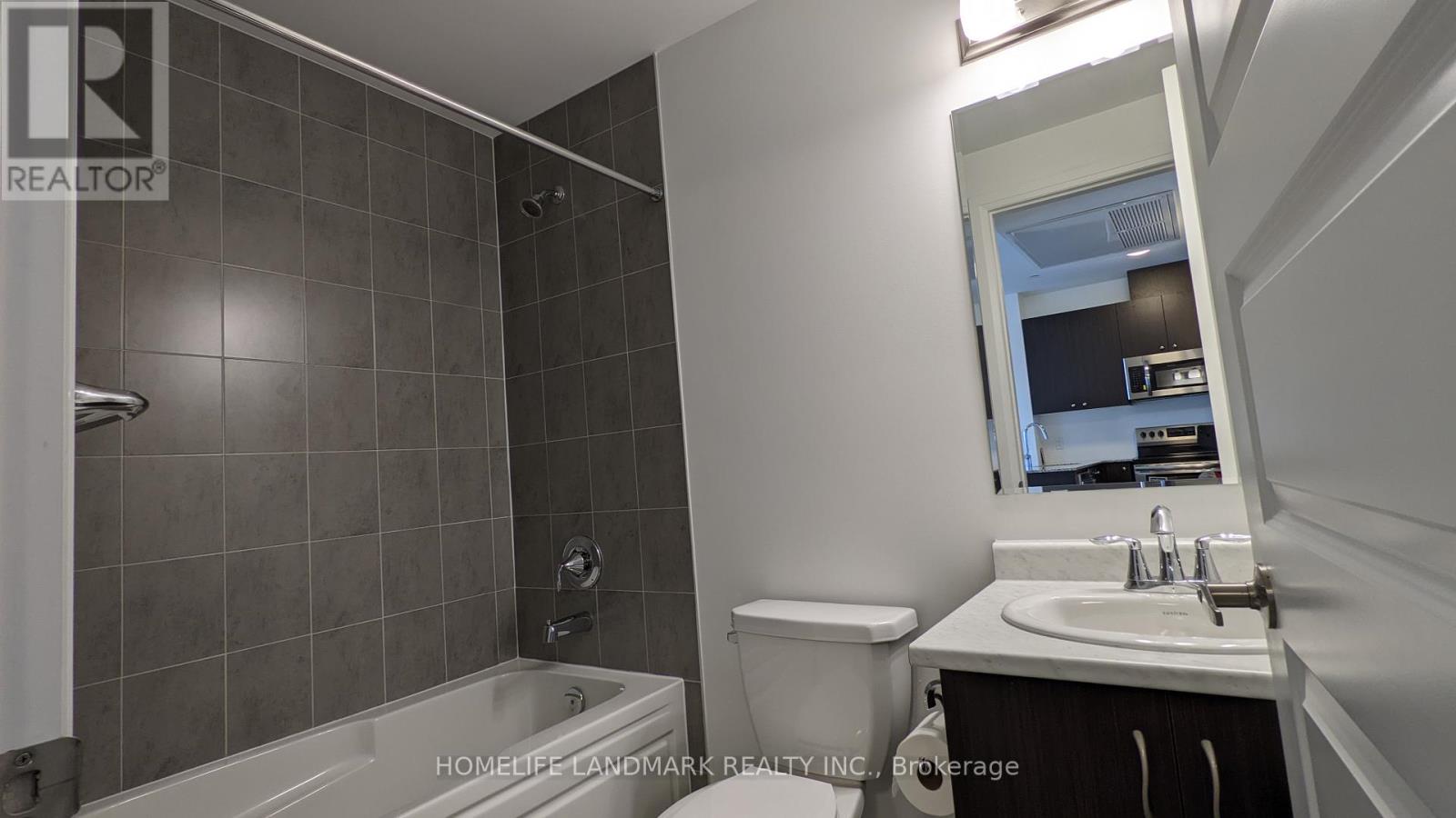 121 - 95 Dundas Street W, Oakville, Ontario  L6M 5N4 - Photo 12 - W12390241