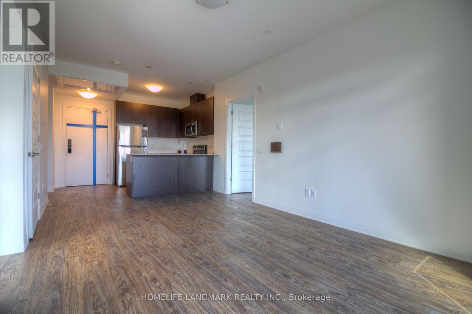 121 - 95 Dundas Street W, Oakville, Ontario  L6M 5N4 - Photo 5 - W12390241
