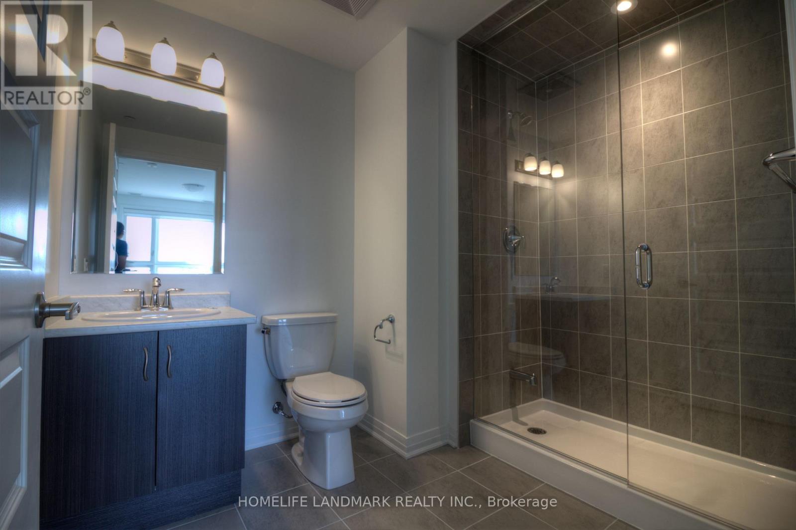 121 - 95 Dundas Street W, Oakville, Ontario  L6M 5N4 - Photo 8 - W12390241
