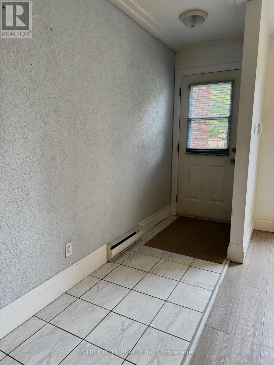 D - 71 Wellesley Crescent, London East, Ontario  N5V 1J6 - Photo 11 - X12390271