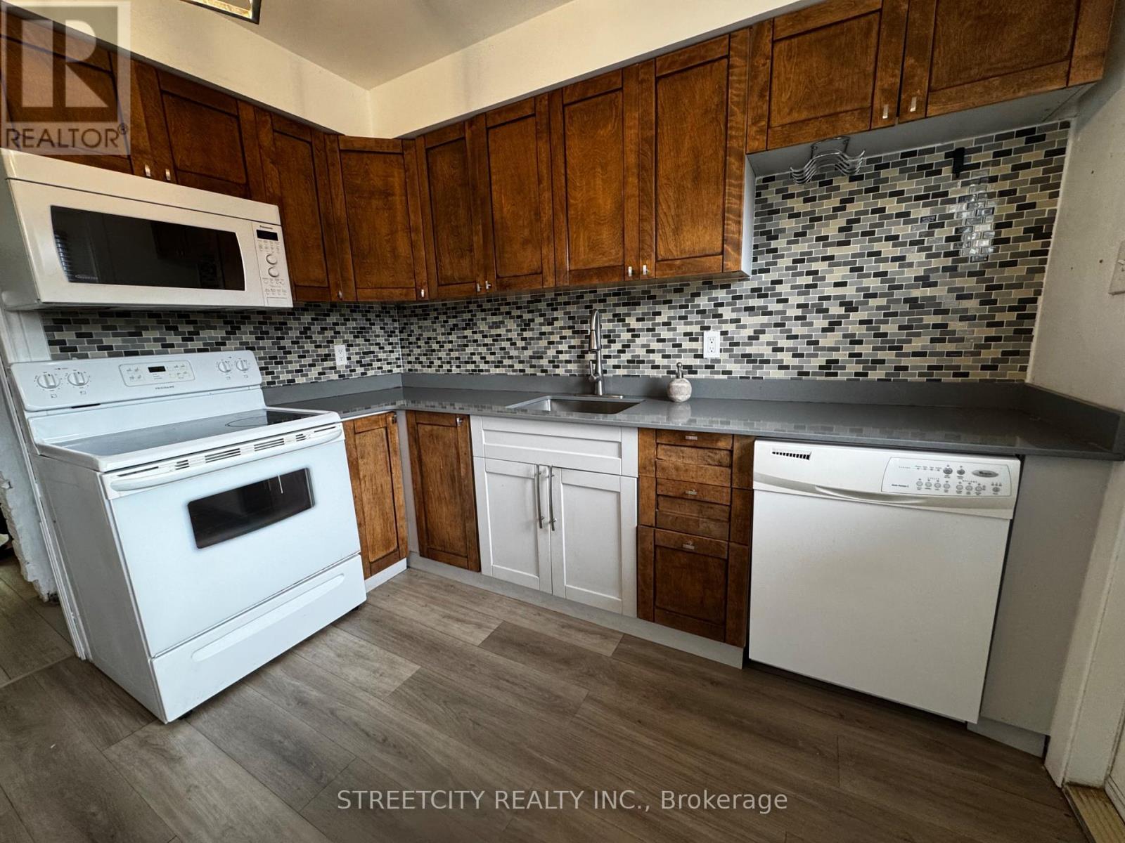 D - 71 Wellesley Crescent, London East, Ontario  N5V 1J6 - Photo 16 - X12390271