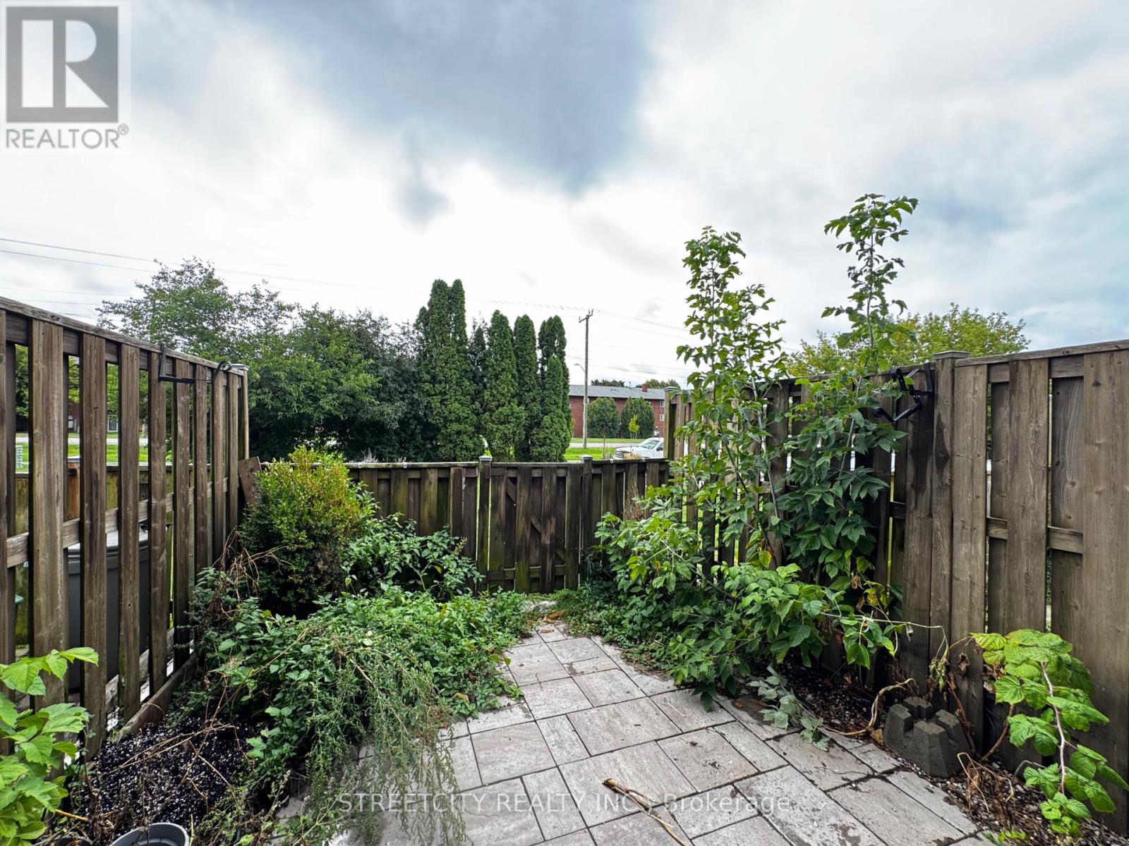 D - 71 Wellesley Crescent, London East, Ontario  N5V 1J6 - Photo 17 - X12390271