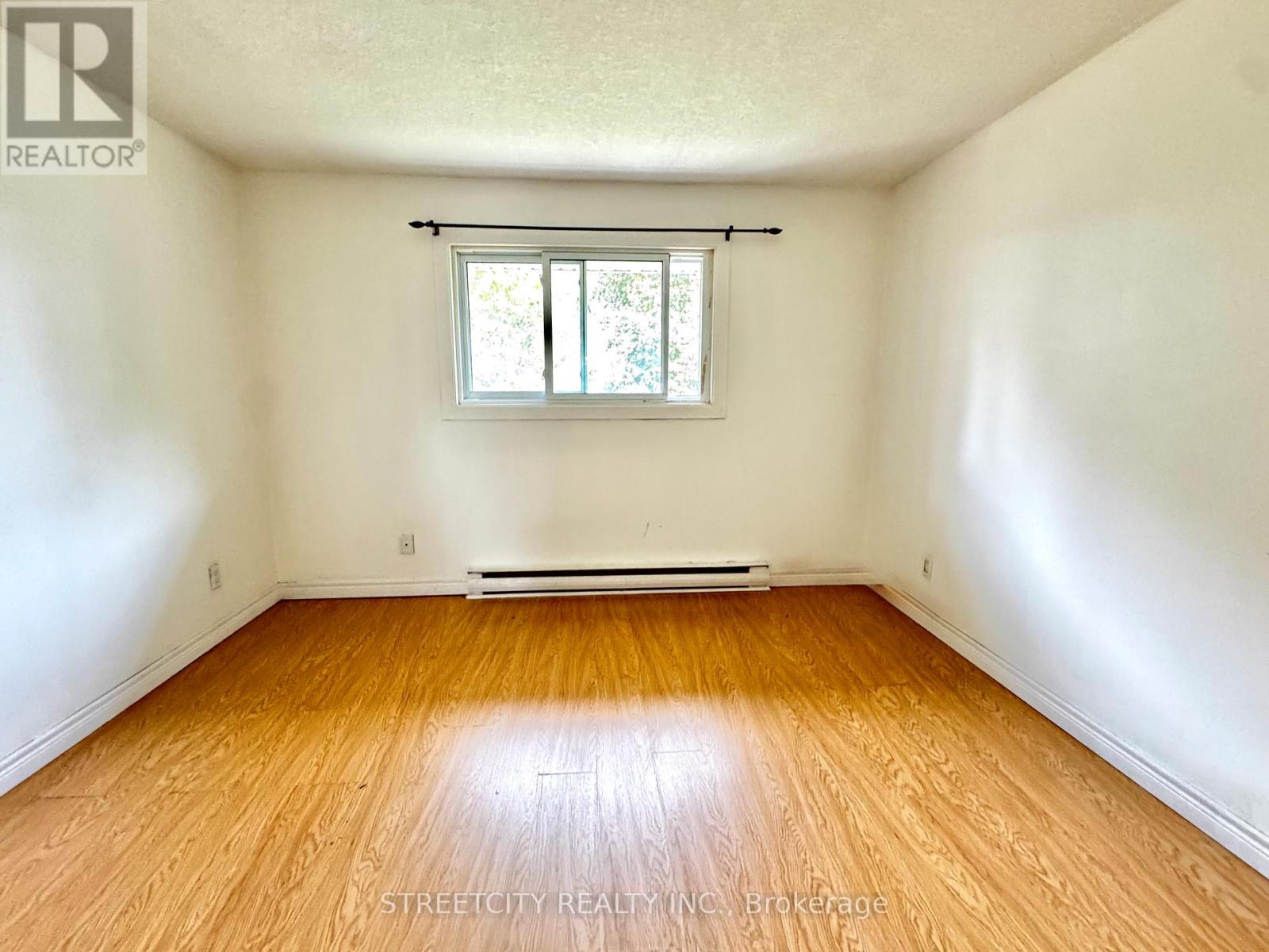 D - 71 Wellesley Crescent, London East, Ontario  N5V 1J6 - Photo 6 - X12390271