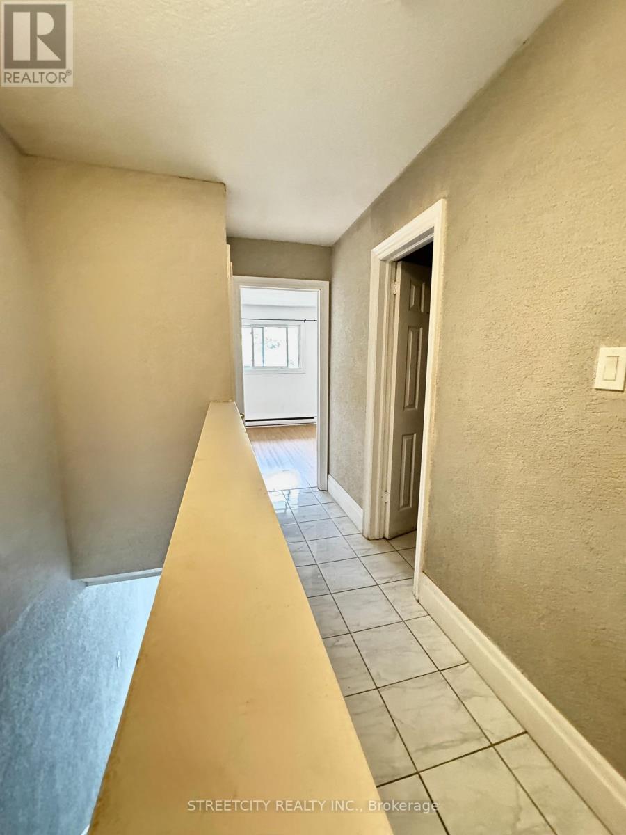 D - 71 Wellesley Crescent, London East, Ontario  N5V 1J6 - Photo 8 - X12390271
