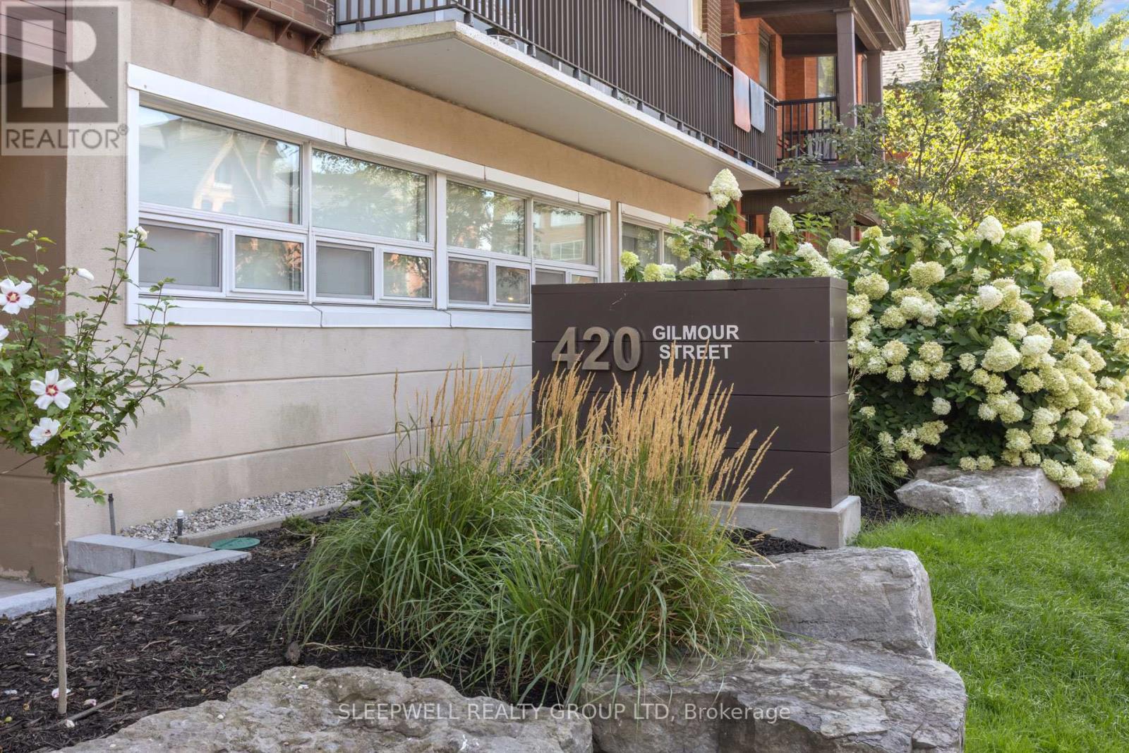 102 - 420 Gilmour Street, Ottawa, Ontario  K2P 0R9 - Photo 2 - X12390293