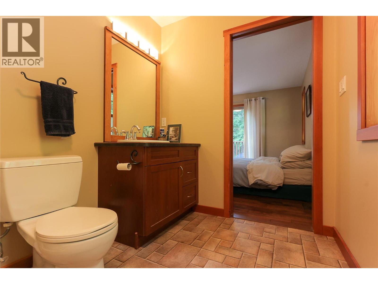 2663 Storbo Heights Road, Slocan Park, British Columbia  V0G 2E0 - Photo 19 - 10362023