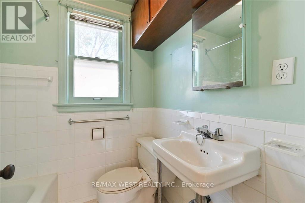 5 Dieppe Road S, Toronto, Ontario  M4J 2K8 - Photo 10 - E12390301