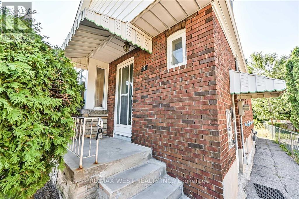 5 Dieppe Road S, Toronto, Ontario  M4J 2K8 - Photo 2 - E12390301