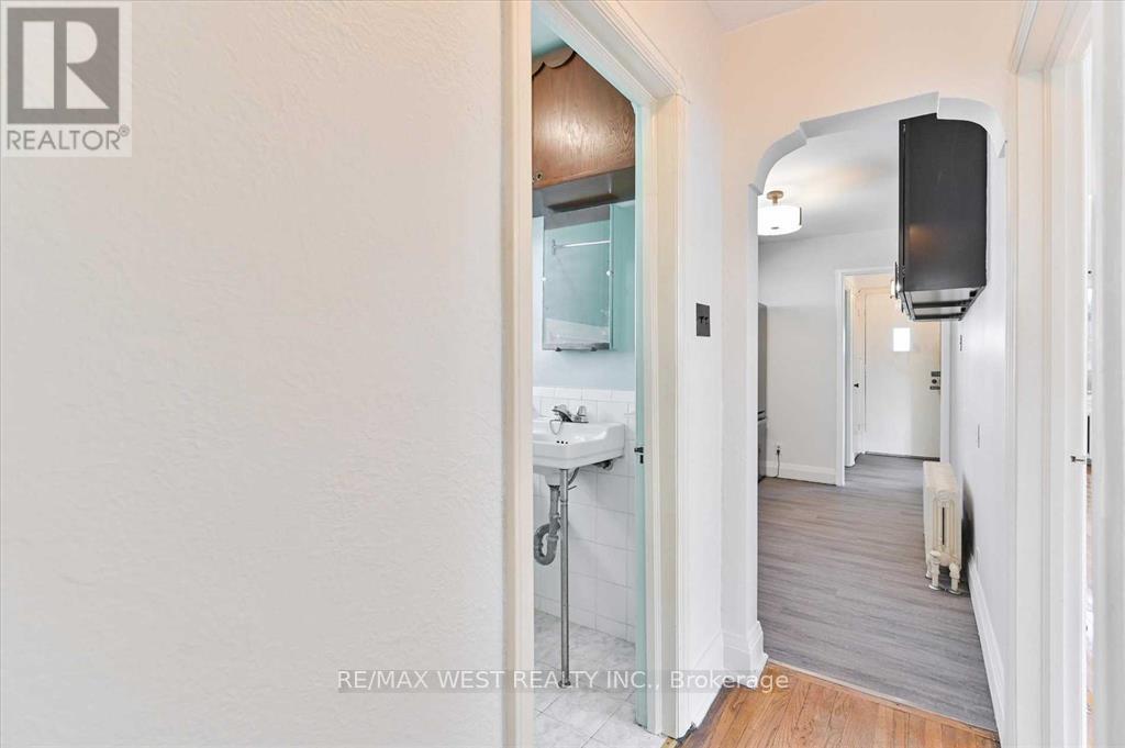 5 Dieppe Road S, Toronto, Ontario  M4J 2K8 - Photo 9 - E12390301