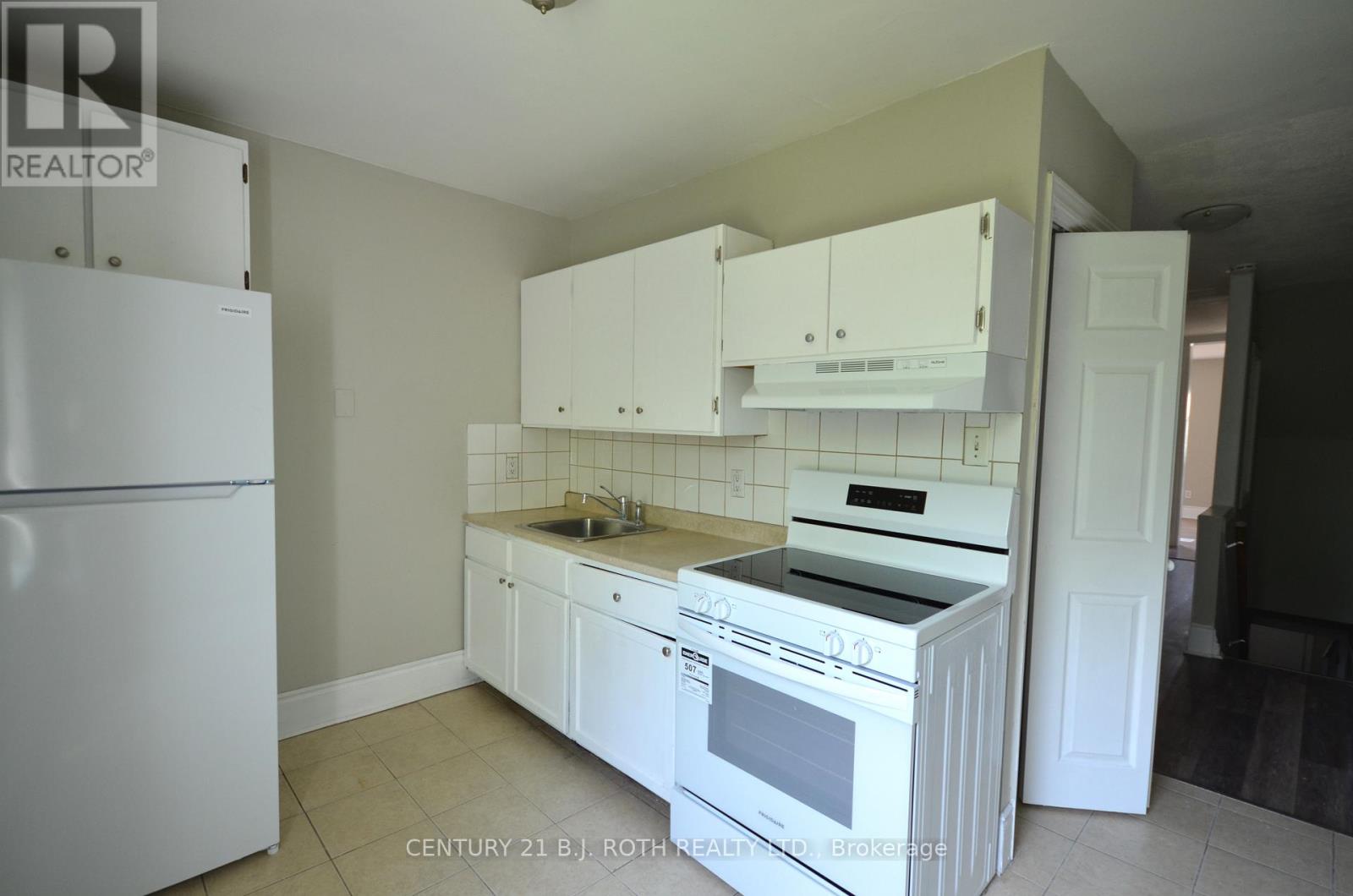 73 High Street, Barrie, Ontario  L4N 1W5 - Photo 12 - S12390302