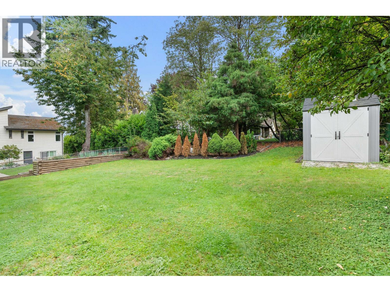 Property at 5540 LAUREL STREET image 5