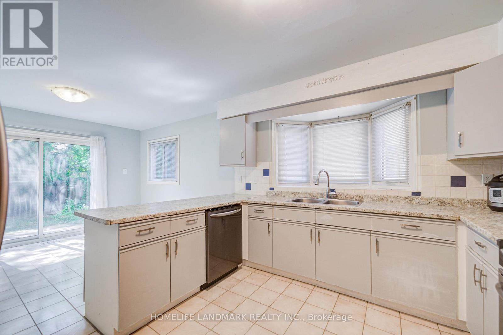 1194 Fairmeadow Trail, Oakville, Ontario  L6M 2M7 - Photo 4 - W12390295