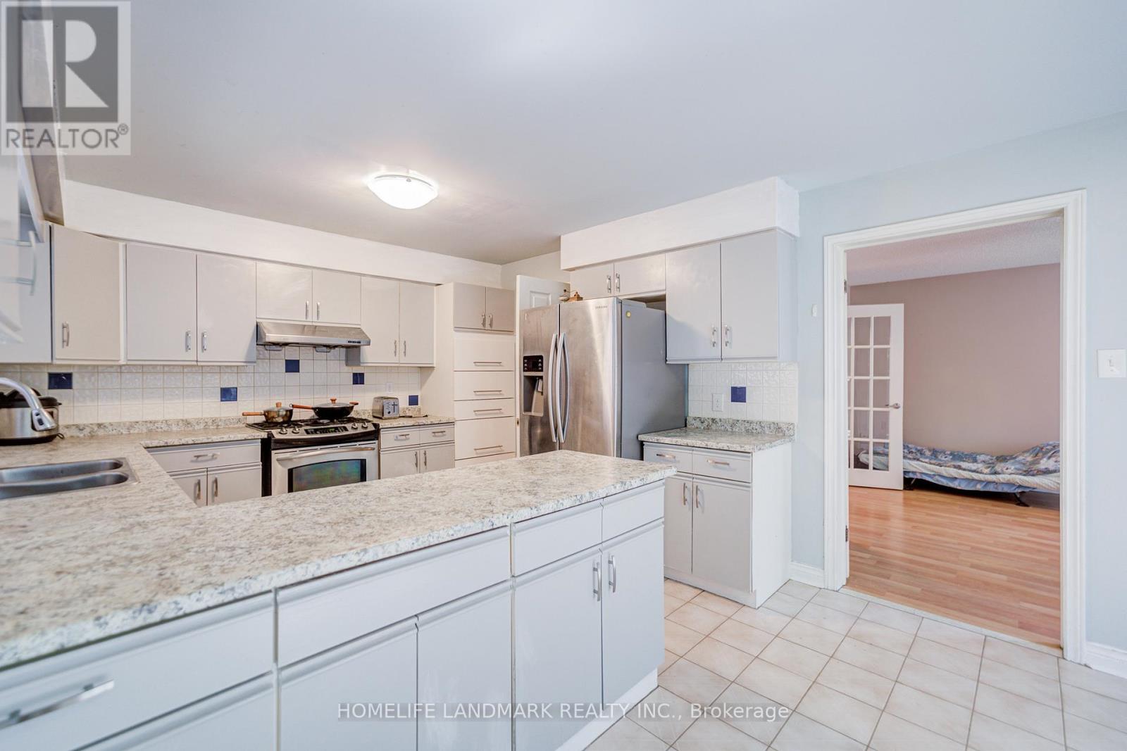 1194 Fairmeadow Trail, Oakville, Ontario  L6M 2M7 - Photo 5 - W12390295