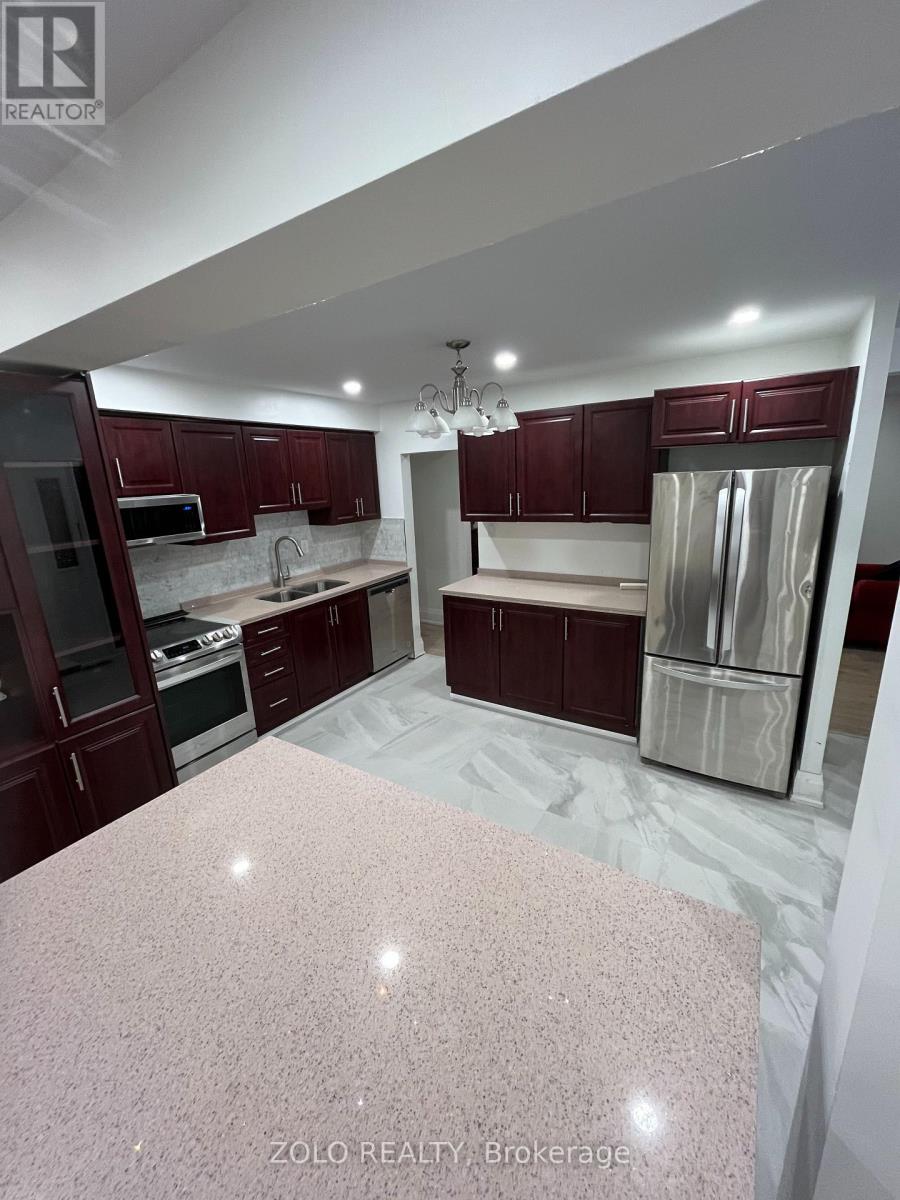 Property at 525 LYNETT CRESCENT image 5