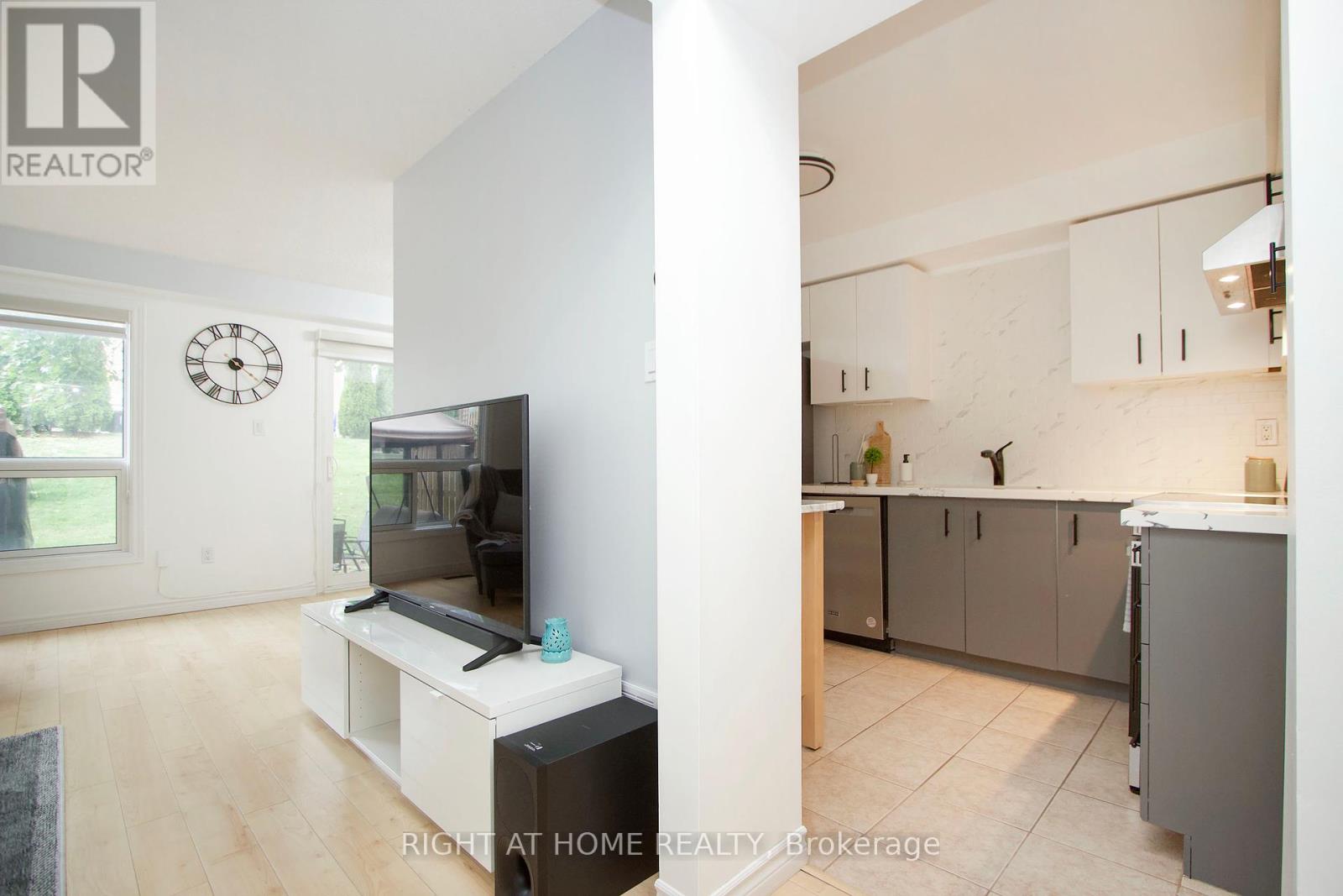 204 - 10 Bassett Boulevard, Whitby, Ontario L1N 9C8 - Photo 12 - E12390356