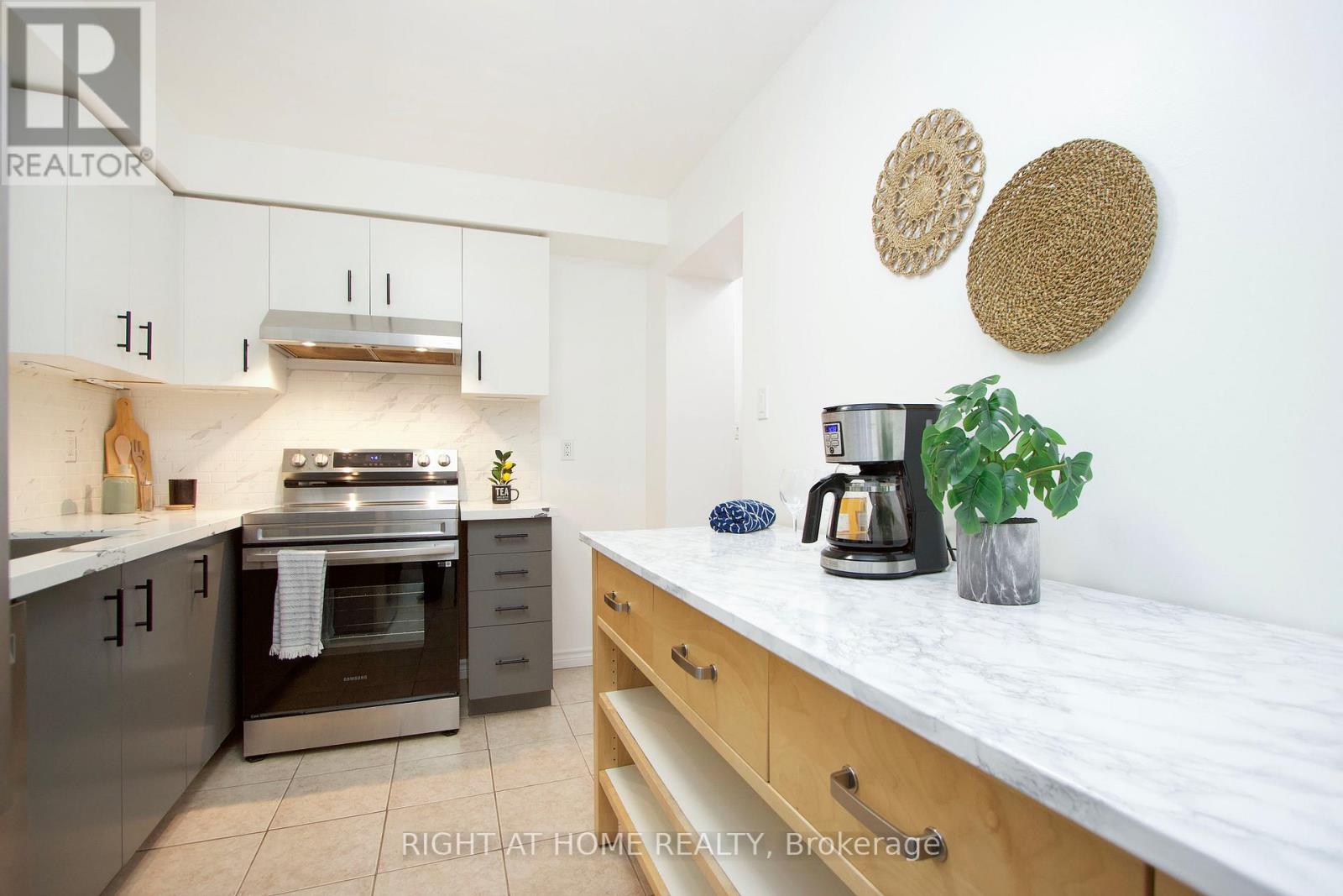 204 - 10 Bassett Boulevard, Whitby, Ontario L1N 9C8 - Photo 13 - E12390356