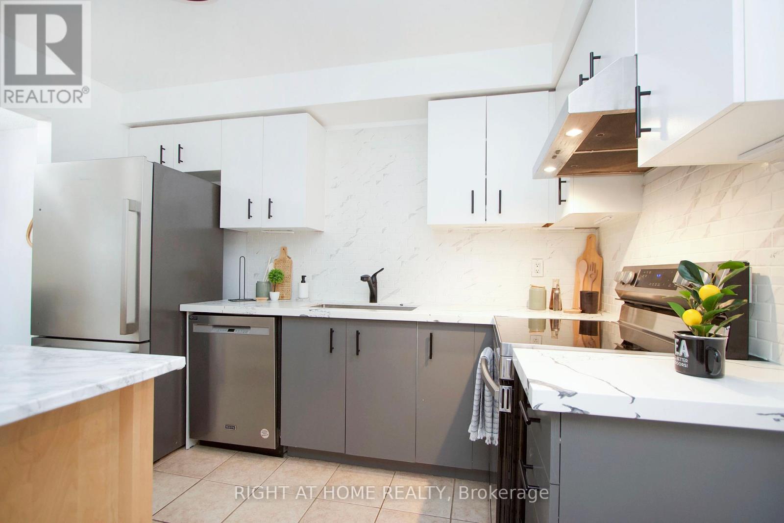 204 - 10 Bassett Boulevard, Whitby, Ontario L1N 9C8 - Photo 14 - E12390356