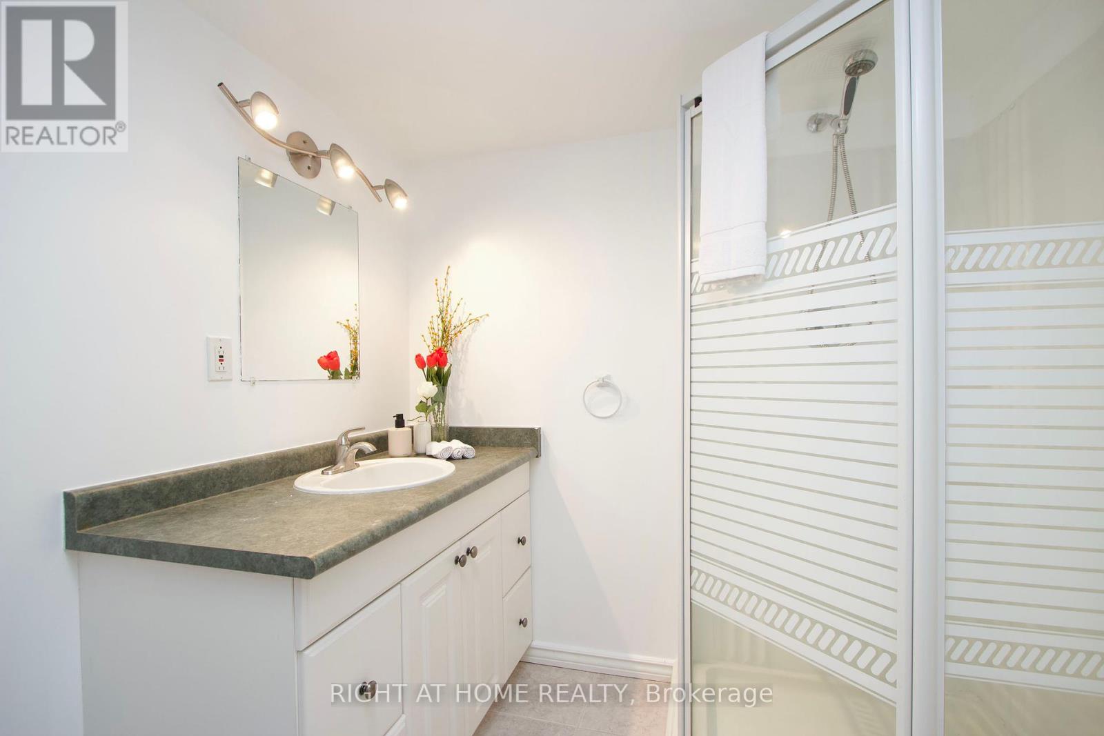 204 - 10 Bassett Boulevard, Whitby, Ontario L1N 9C8 - Photo 32 - E12390356