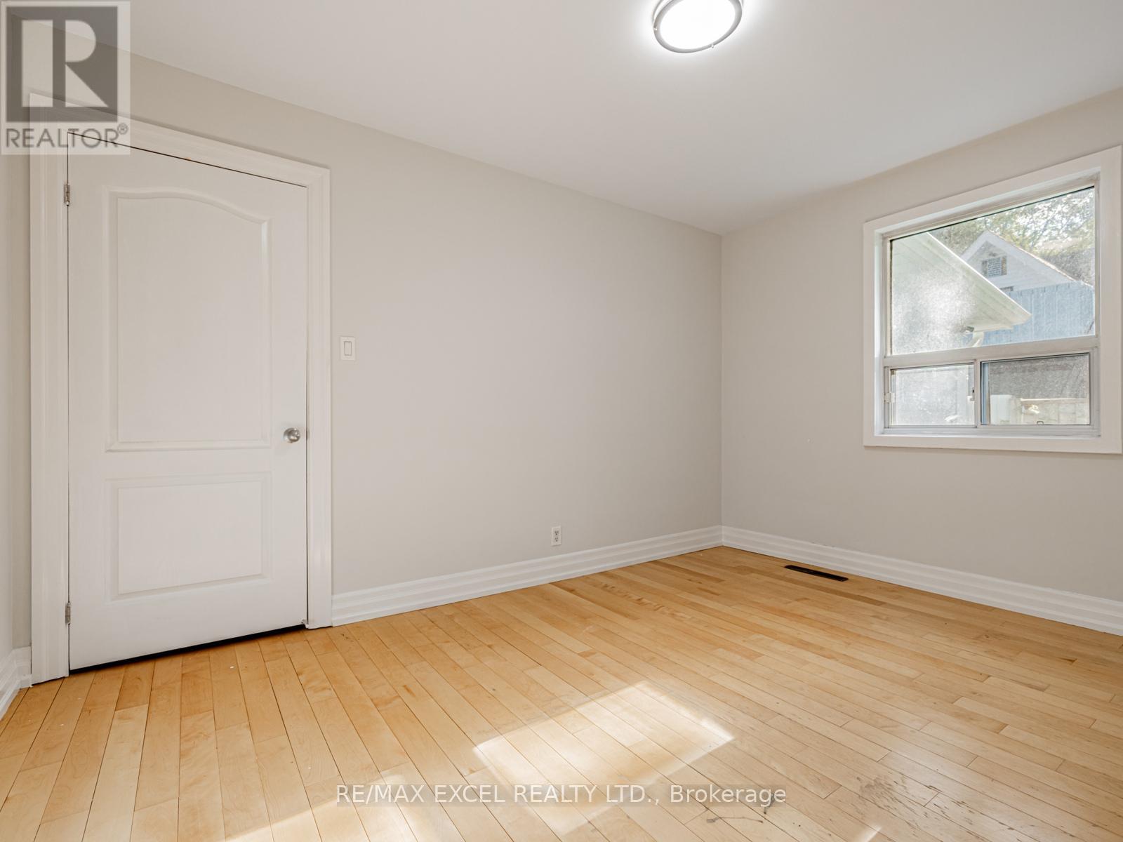58 Howard Road, Newmarket, Ontario  L3Y 3G7 - Photo 12 - N12390336