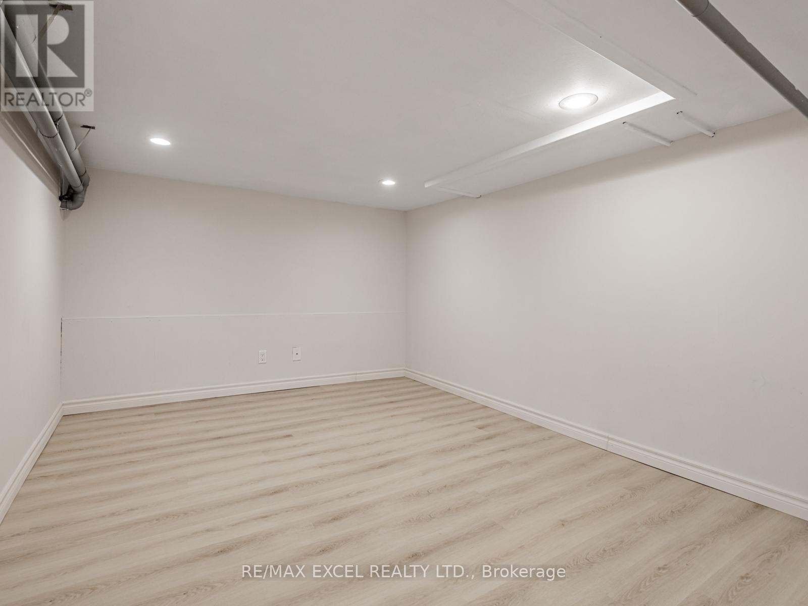 58 Howard Road, Newmarket, Ontario  L3Y 3G7 - Photo 17 - N12390336