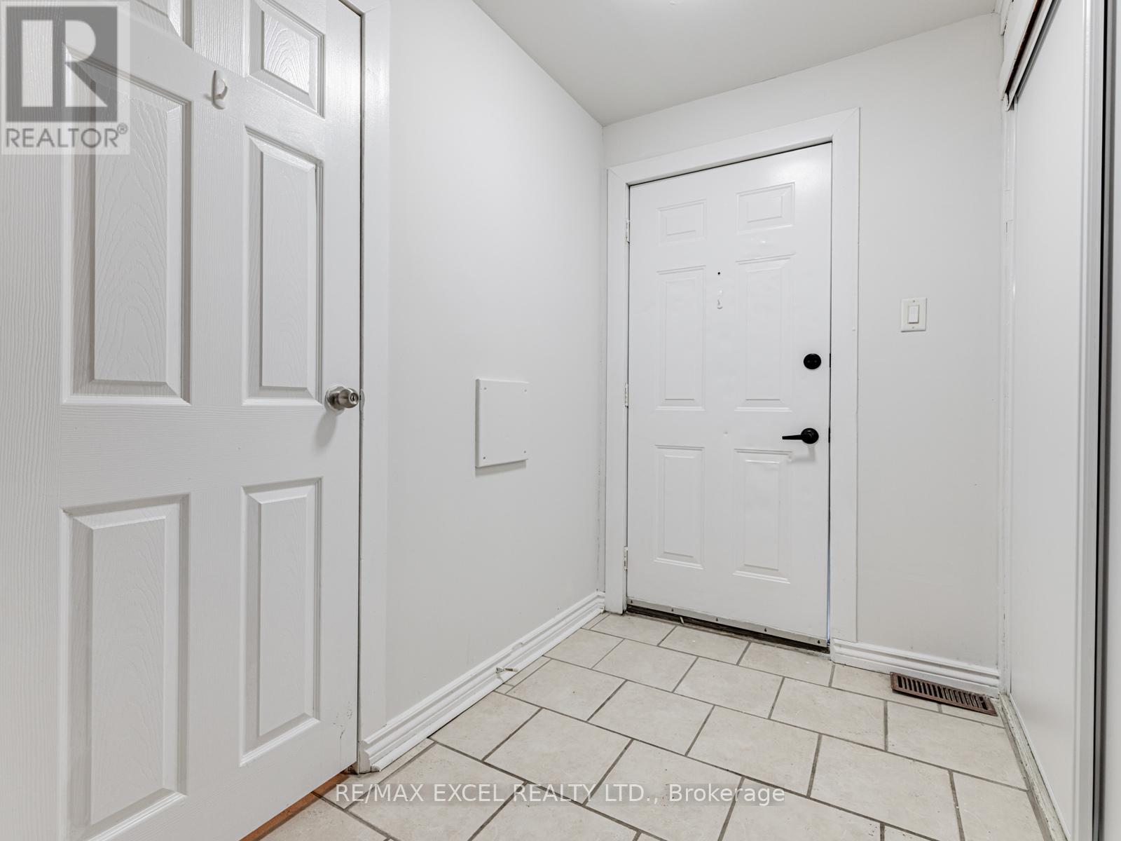 58 Howard Road, Newmarket, Ontario  L3Y 3G7 - Photo 21 - N12390336