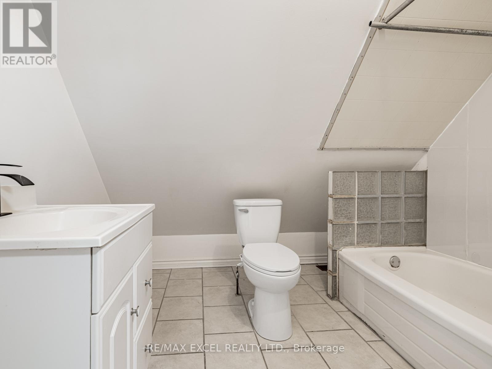 58 Howard Road, Newmarket, Ontario  L3Y 3G7 - Photo 22 - N12390336
