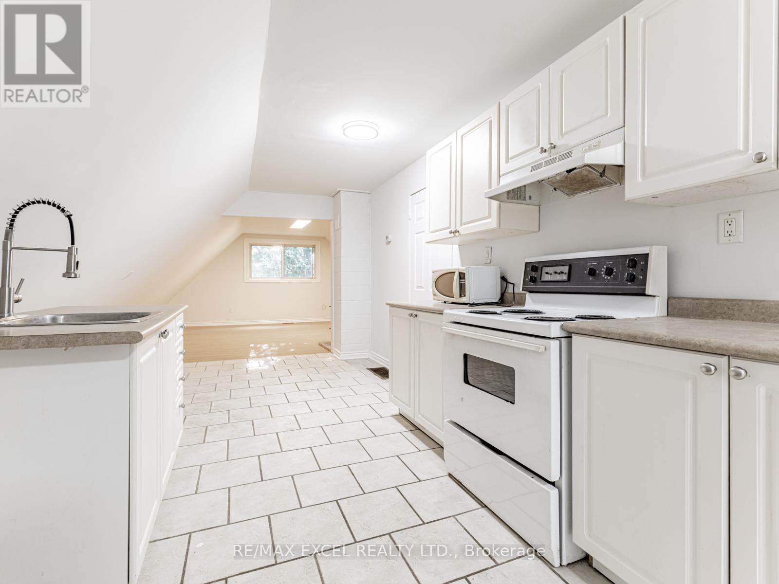 58 Howard Road, Newmarket, Ontario  L3Y 3G7 - Photo 23 - N12390336