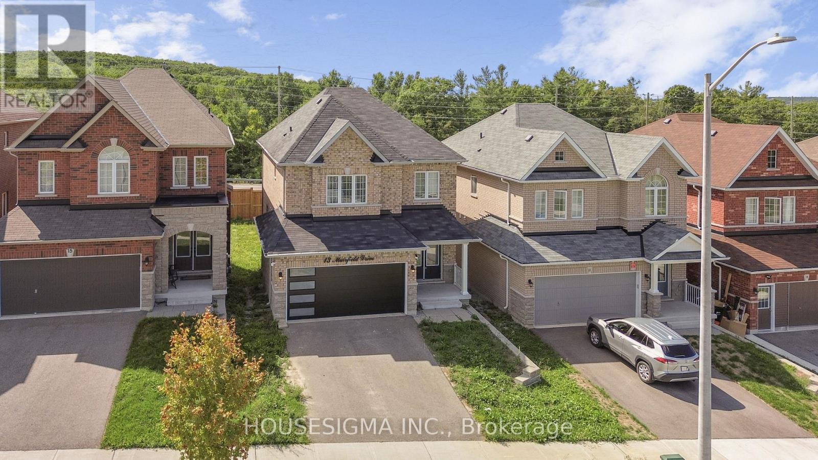 13 Muirfield Drive, Barrie, Ontario  L4N 5E9 - Photo 1 - S12390339
