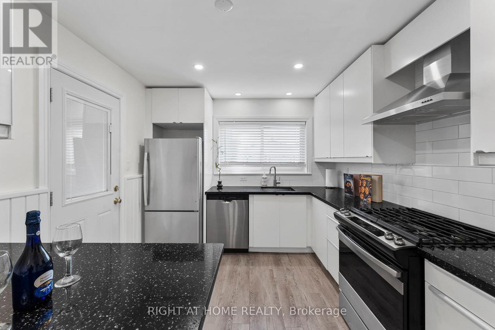 19 Dunsany Crescent, Toronto, Ontario  M9R 3W7 - Photo 14 - W12390365