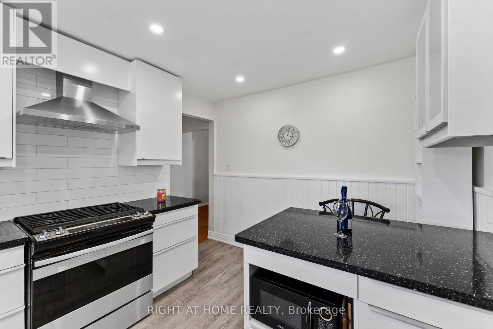 19 Dunsany Crescent, Toronto, Ontario  M9R 3W7 - Photo 16 - W12390365