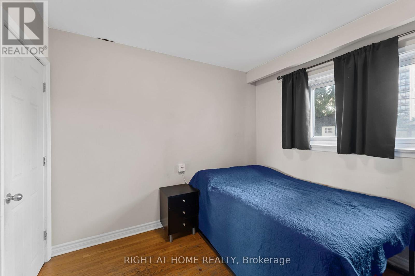 19 Dunsany Crescent, Toronto, Ontario  M9R 3W7 - Photo 18 - W12390365