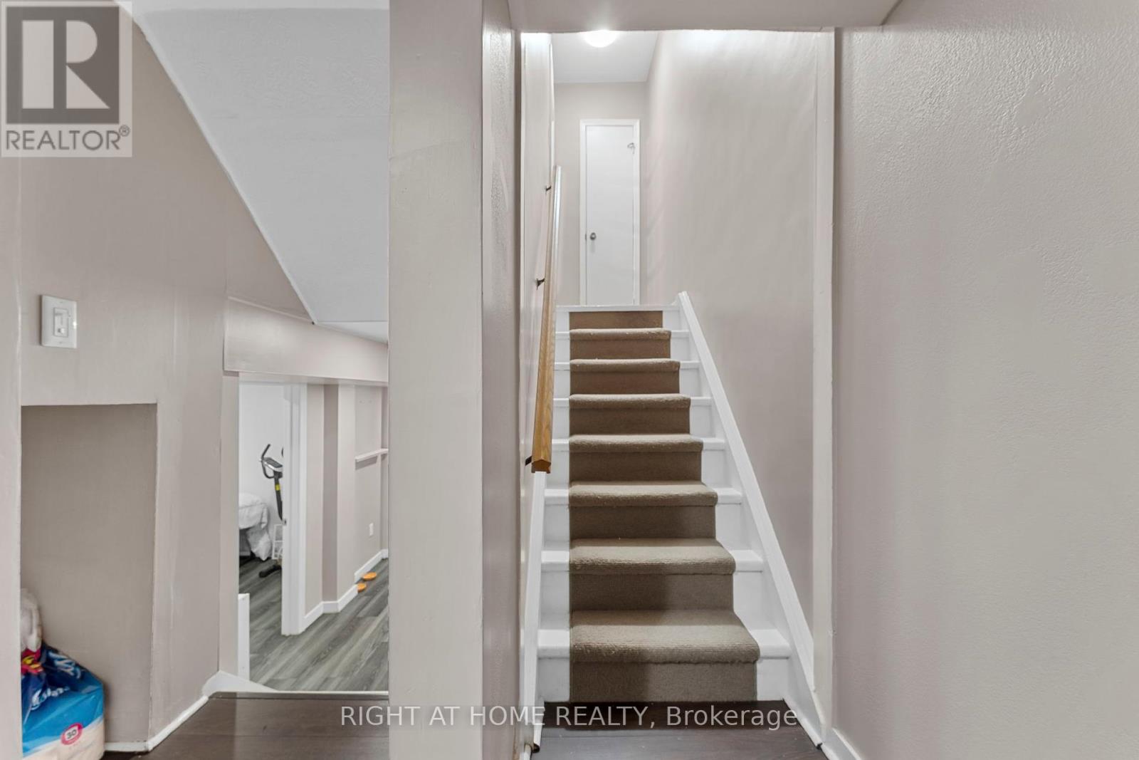 19 Dunsany Crescent, Toronto, Ontario  M9R 3W7 - Photo 27 - W12390365