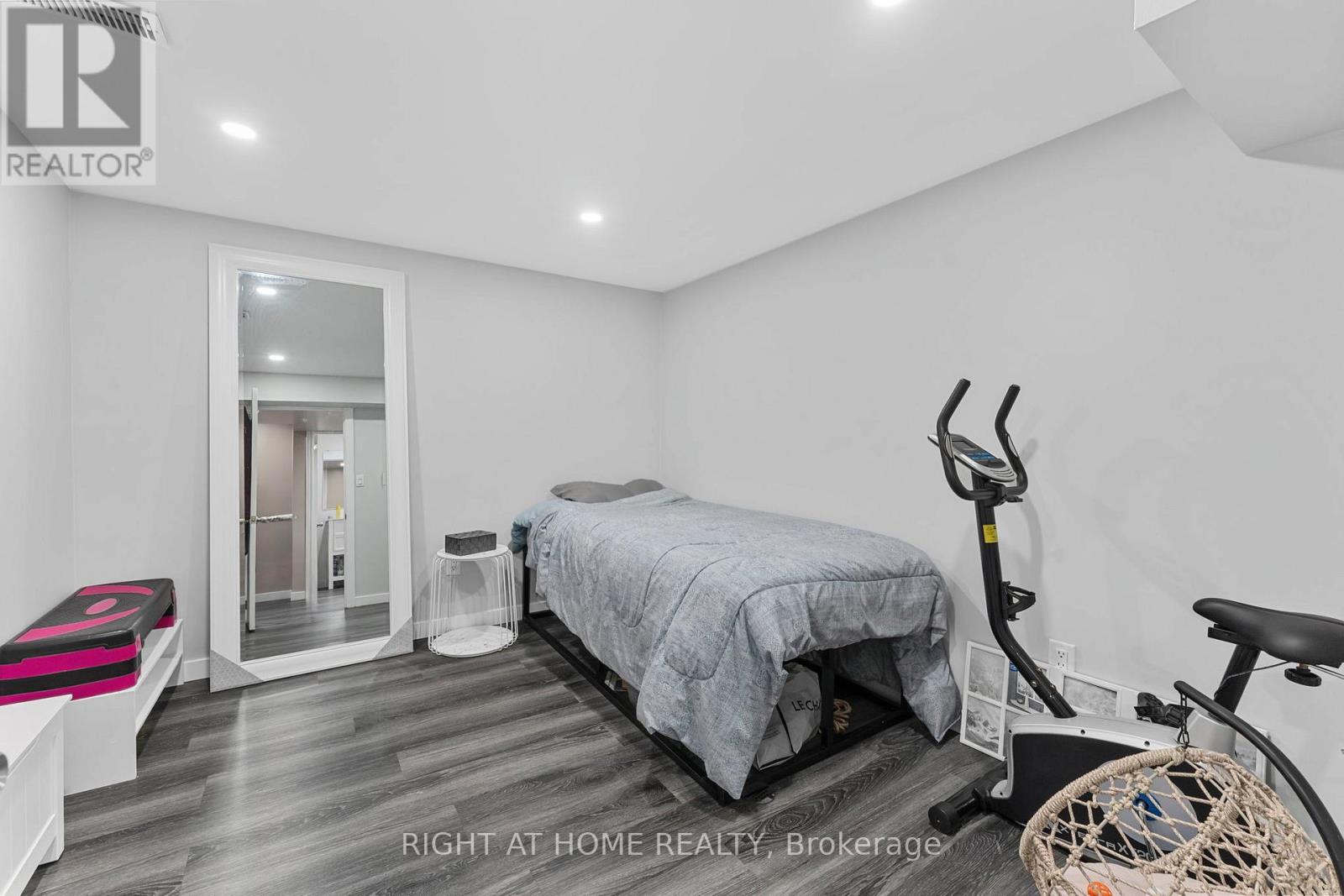 19 Dunsany Crescent, Toronto, Ontario  M9R 3W7 - Photo 32 - W12390365