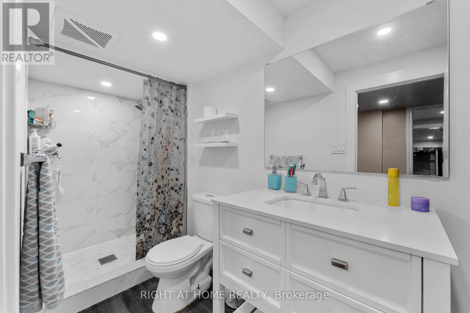 19 Dunsany Crescent, Toronto, Ontario  M9R 3W7 - Photo 35 - W12390365