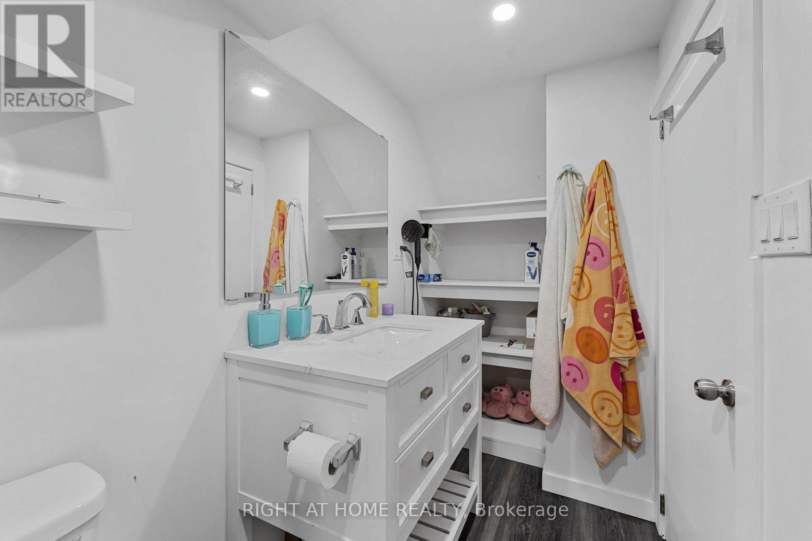 19 Dunsany Crescent, Toronto, Ontario  M9R 3W7 - Photo 36 - W12390365