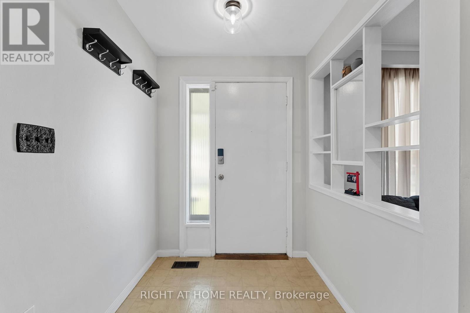 Property at 19 DUNSANY CRESCENT image 4