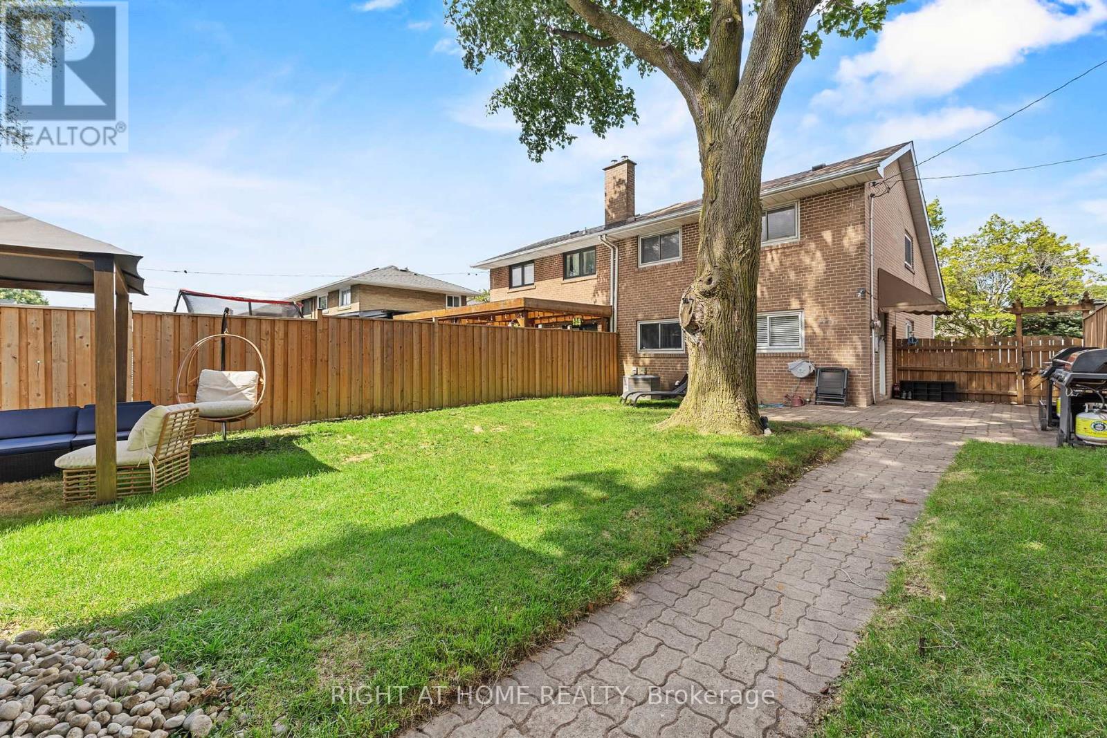 19 Dunsany Crescent, Toronto, Ontario  M9R 3W7 - Photo 41 - W12390365
