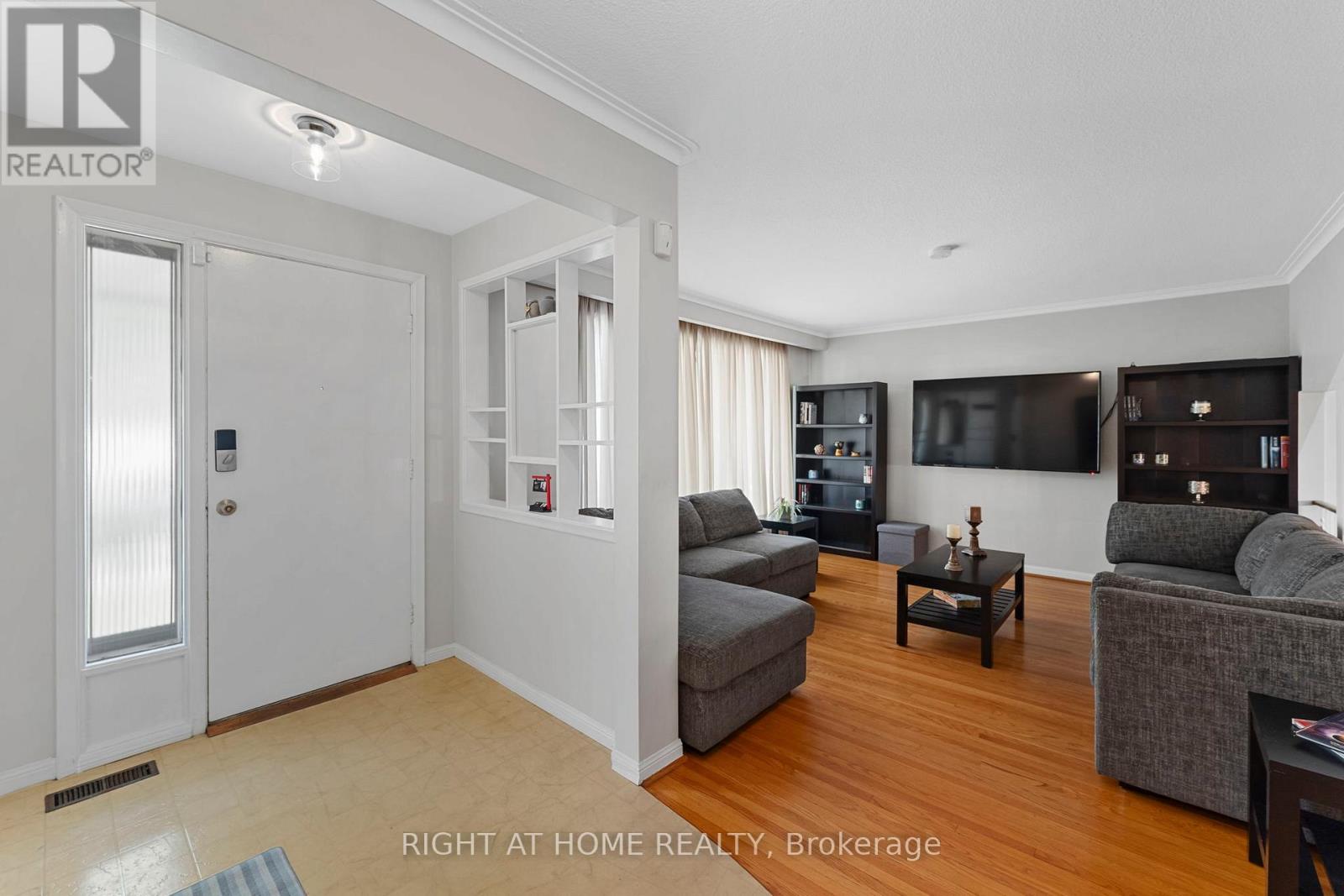 Property at 19 DUNSANY CRESCENT image 5