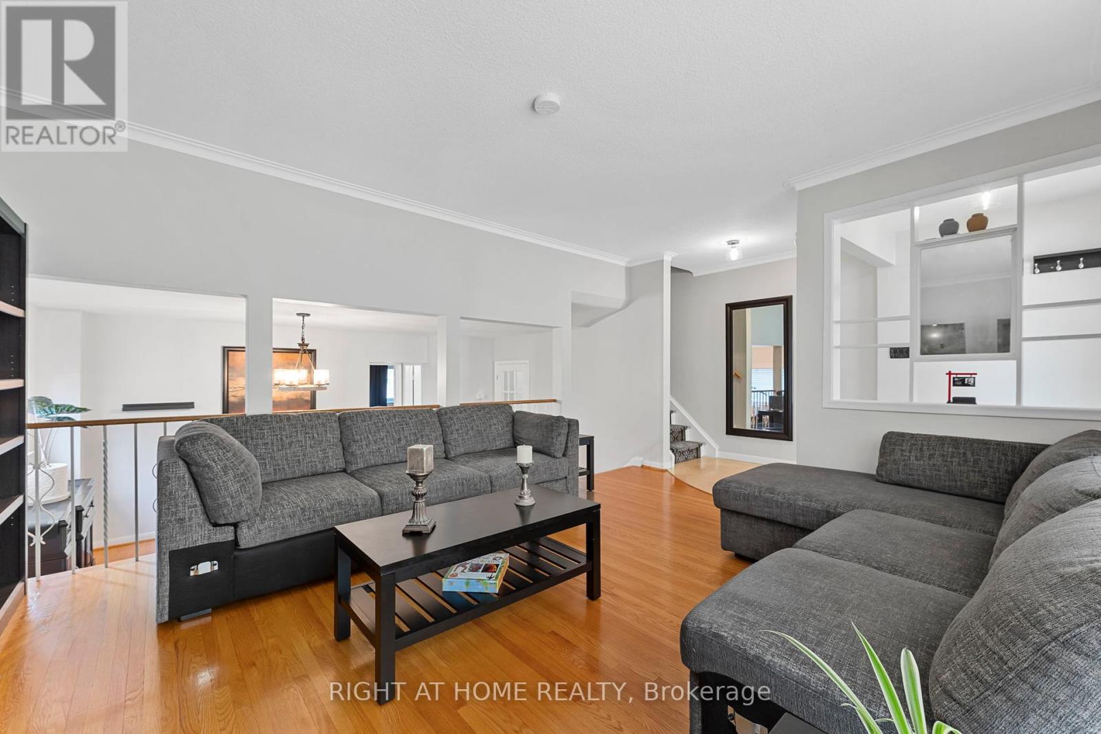 19 Dunsany Crescent, Toronto, Ontario  M9R 3W7 - Photo 8 - W12390365